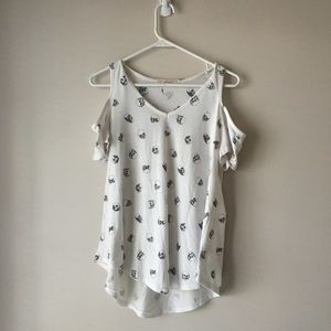 🌸3/$25🌸Cold Shoulder Skull Tee